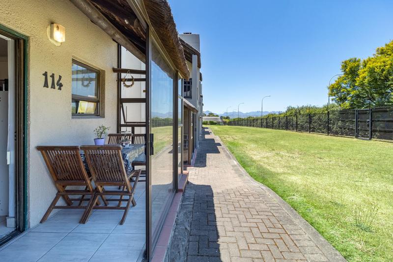 1 Bedroom Property for Sale in Loevenstein Western Cape